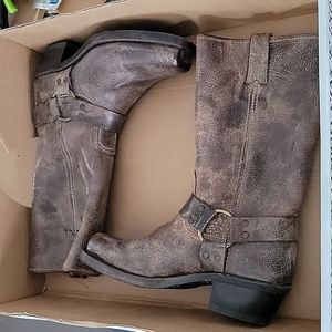 12R WOMENS HARNES FRYE BOOTS, SIZE  7 WIDTH M